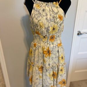 Fun sun dress with shoulder ties. Nice a flowing